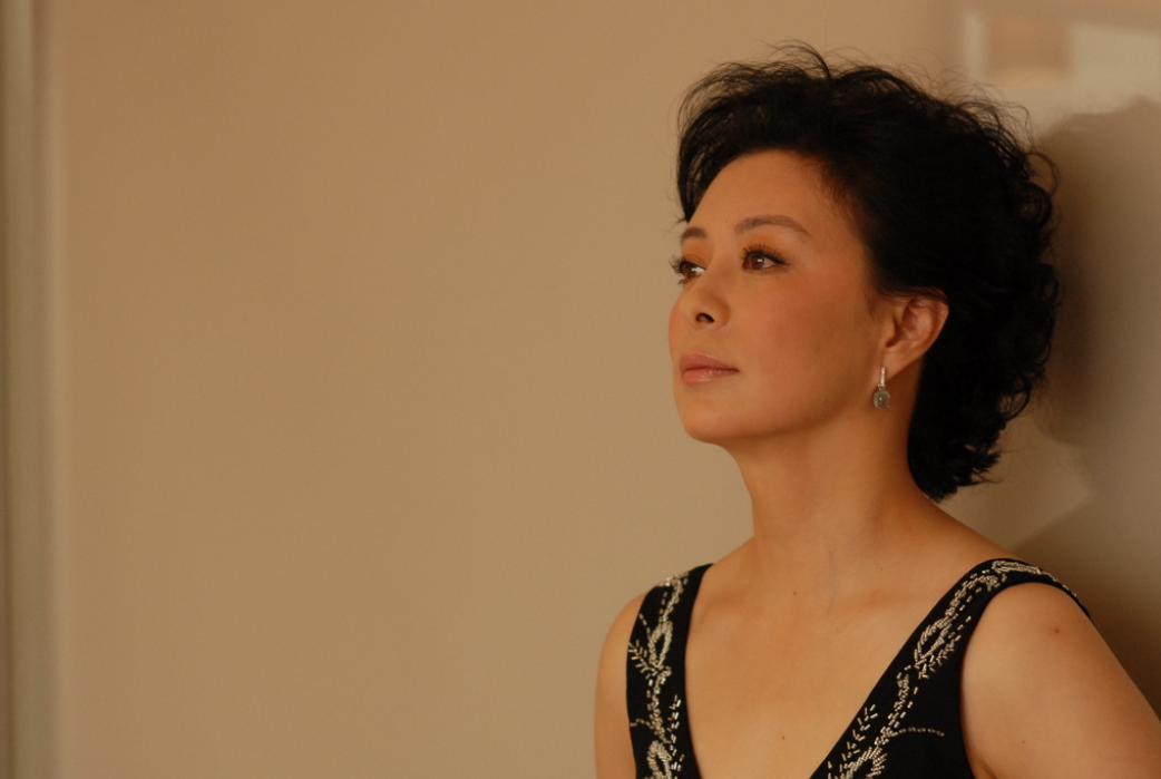 回顾演员刘佳为照顾父亲息影10年父亲离世后守着骨灰生活8年