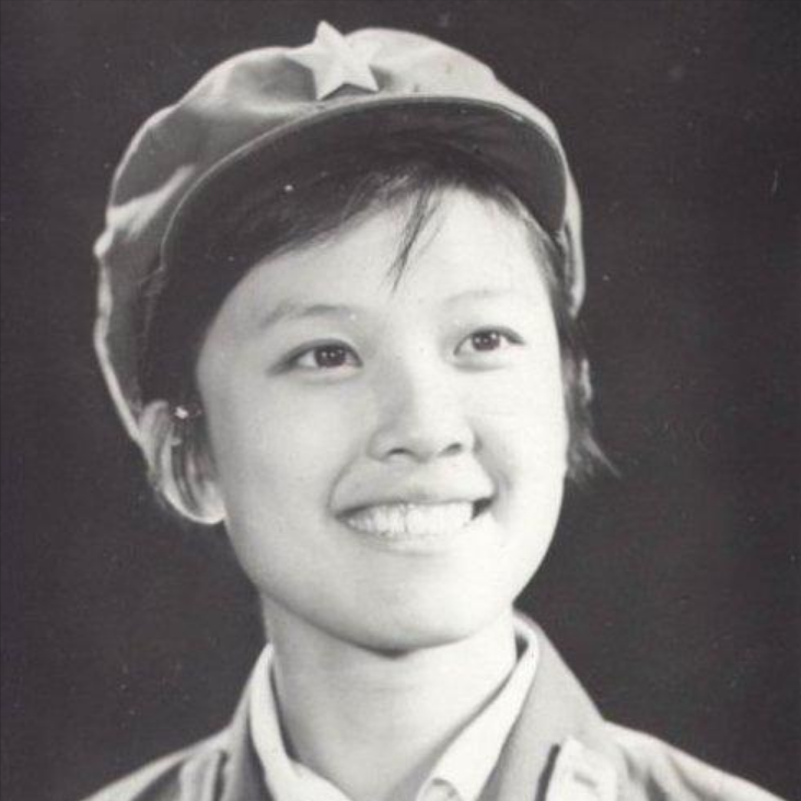 回顾宋春丽因拍戏不生育与丈夫丁克40多年61岁才当上妈妈