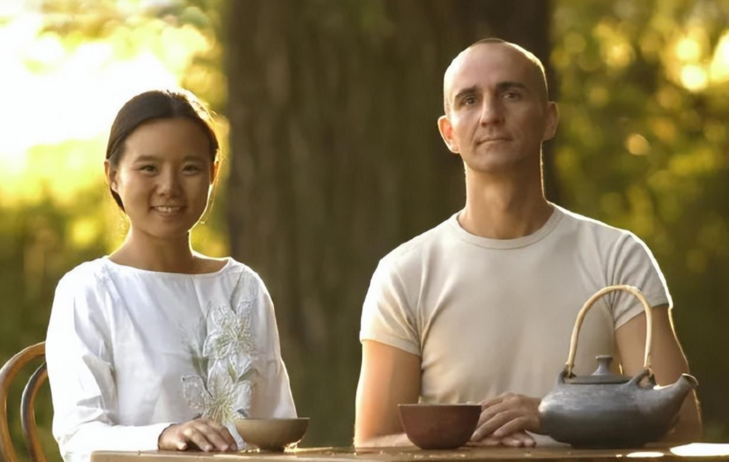 1999年为潘长江主演的电影《明天我爱你》献上