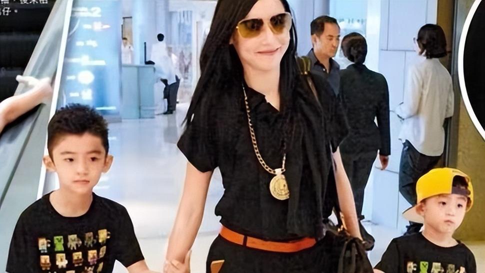 回顾张柏芝30年没有空窗期真心却给了那个抛弃她的谢霆锋