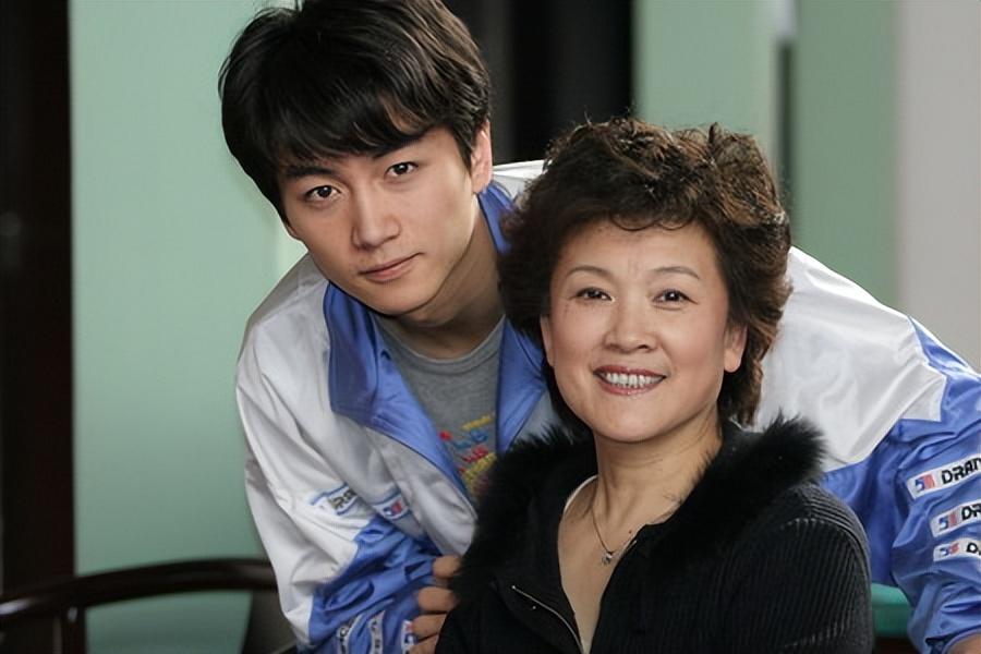 接到丈夫的电话,宋春丽有些慌了:这可怎么办,我离你上上千里地,没法赶