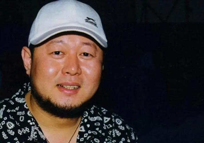 火风,原名霍烽,他出生于艺术世家,所以从小在耳濡目染中长大,所以也有