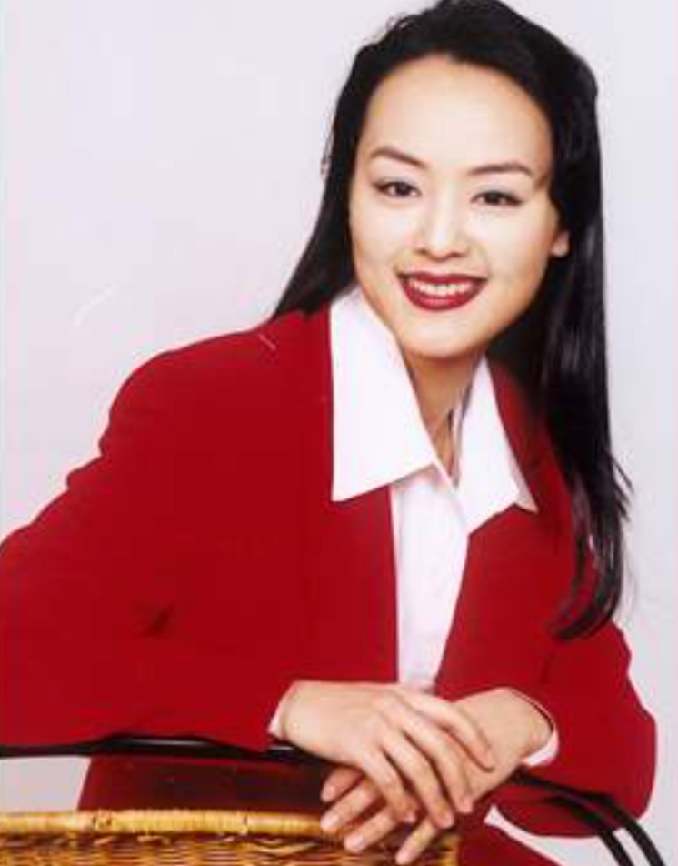 回顾主持人孙小梅嫁给平凡小丈夫38岁为夫高龄生子今很幸福