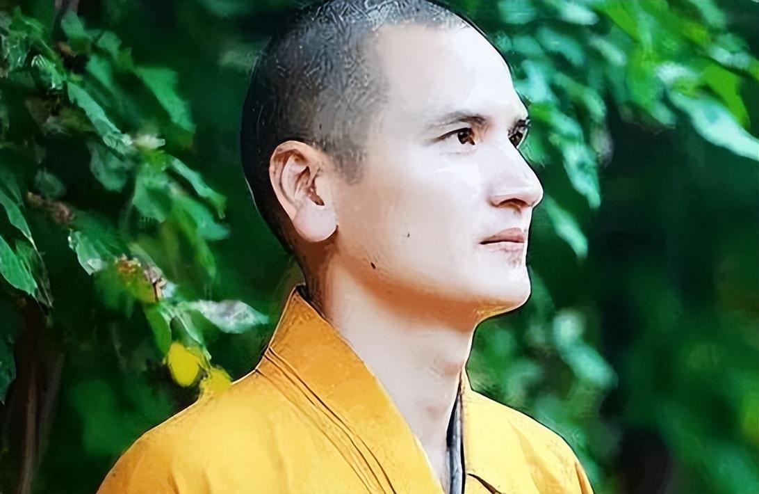 2009年29岁公务员辞职做和尚富婆豪掷400万送他法拉利求婚