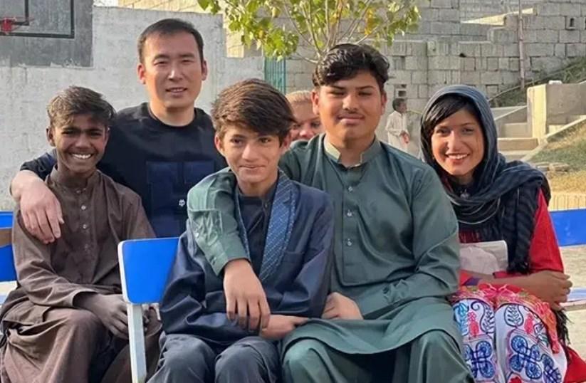 回顾河南富豪小伙破产意外成巴基斯坦村长后为何渴望回国