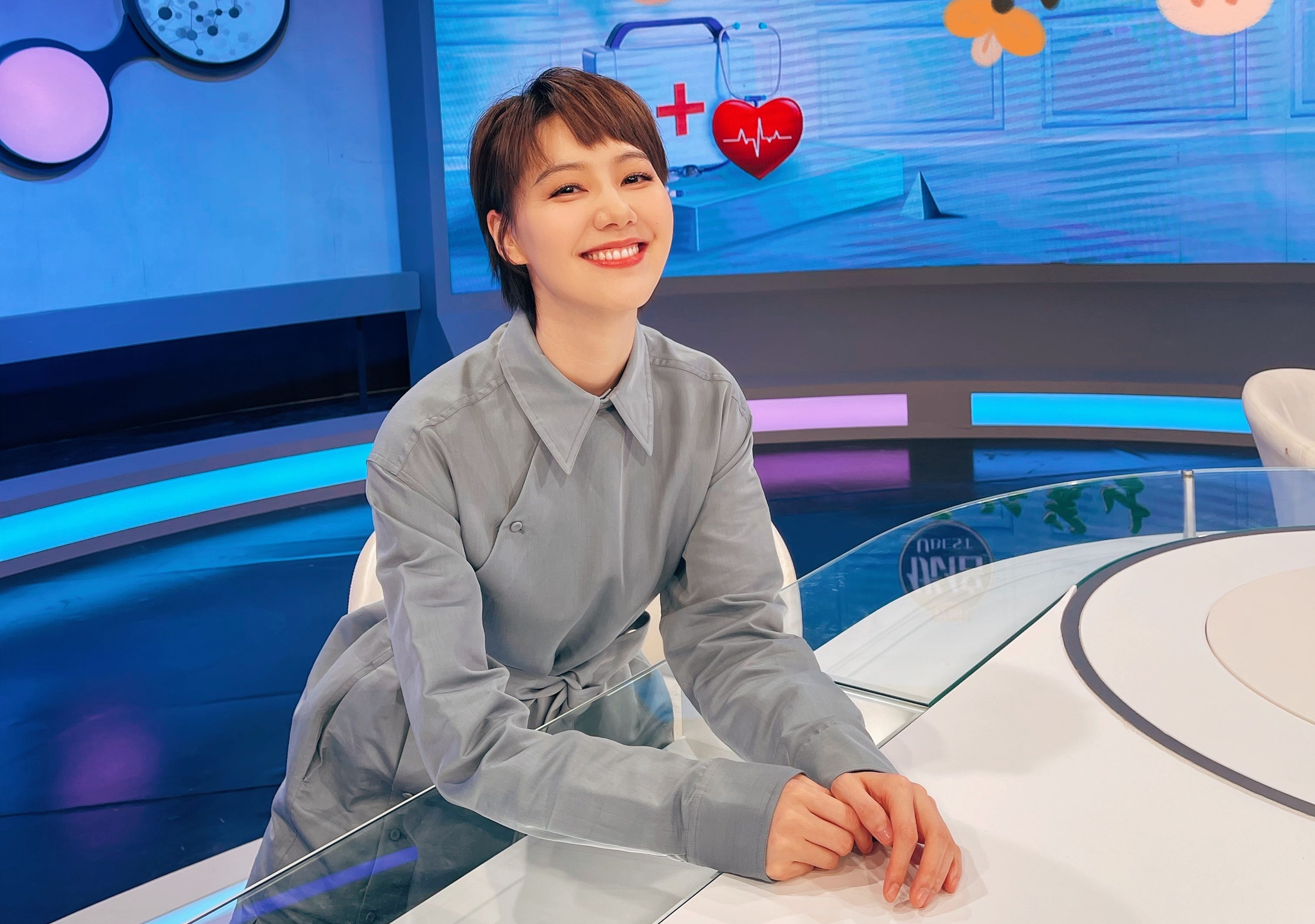 回顾王冠从上海走出的央视美女主持人男友在雾中迷路了