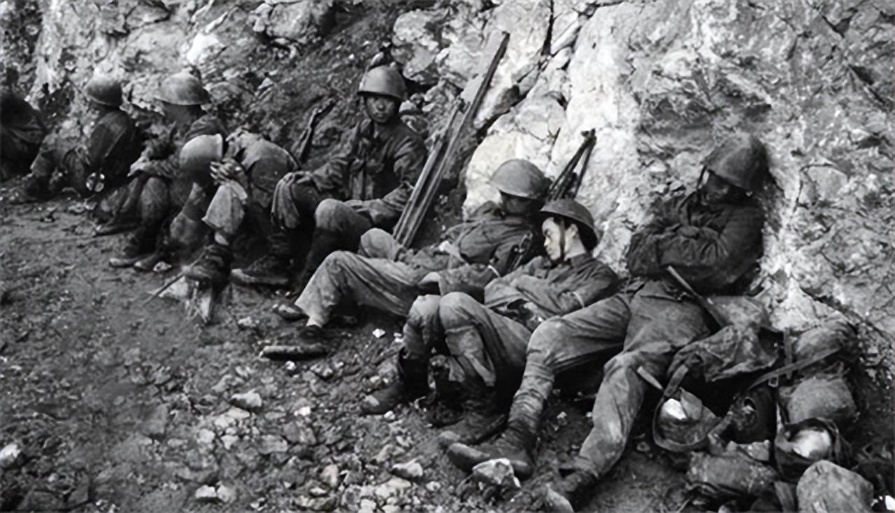 老山轮战时最惨烈的炮战越军发射近30万发炮弹报复我突击队员