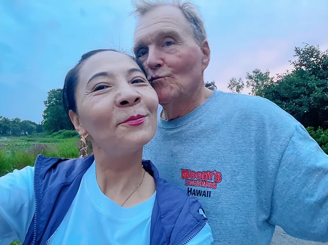 回顾南京60岁大妈网恋79岁美国老头每月能收到零花钱已经奔现了