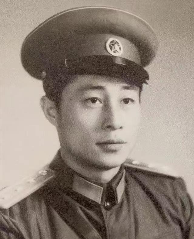 回顾男星李炎银幕高干专业户与妻子相守一生70岁因病去世