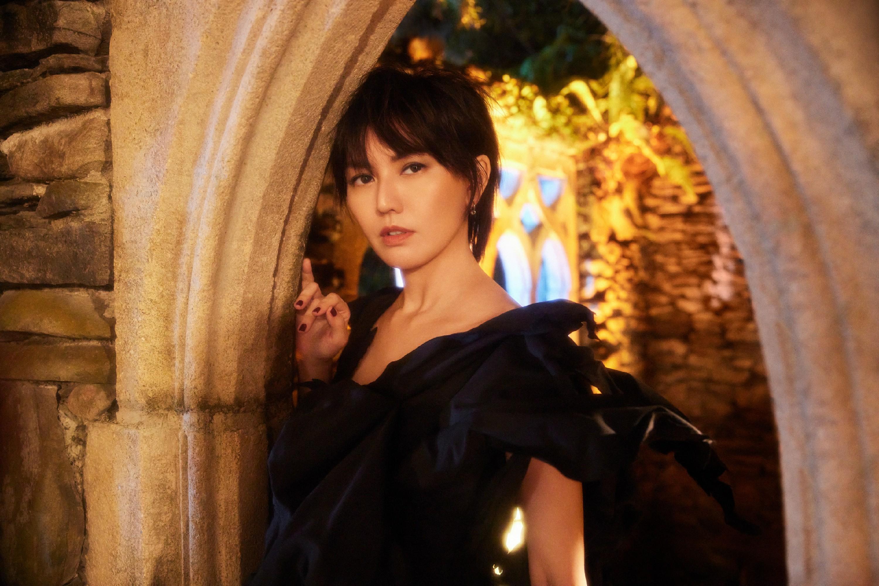 回顾歌手孙燕姿嫁普通丈夫婚后连生二胎一家四口其乐融融