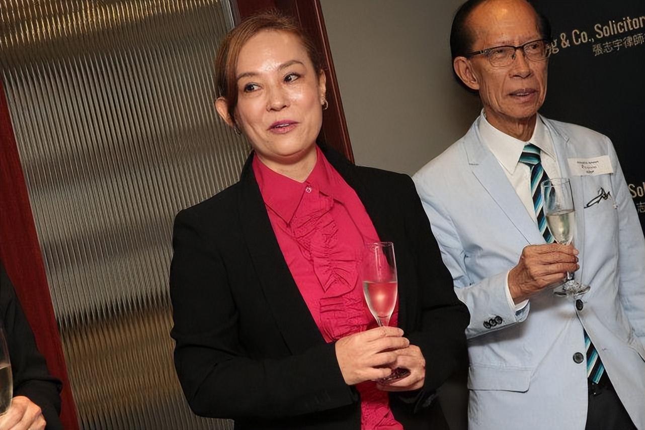 回顾翁静晶声讨成龙偷情致上司坠亡将双面尼姑拉下马