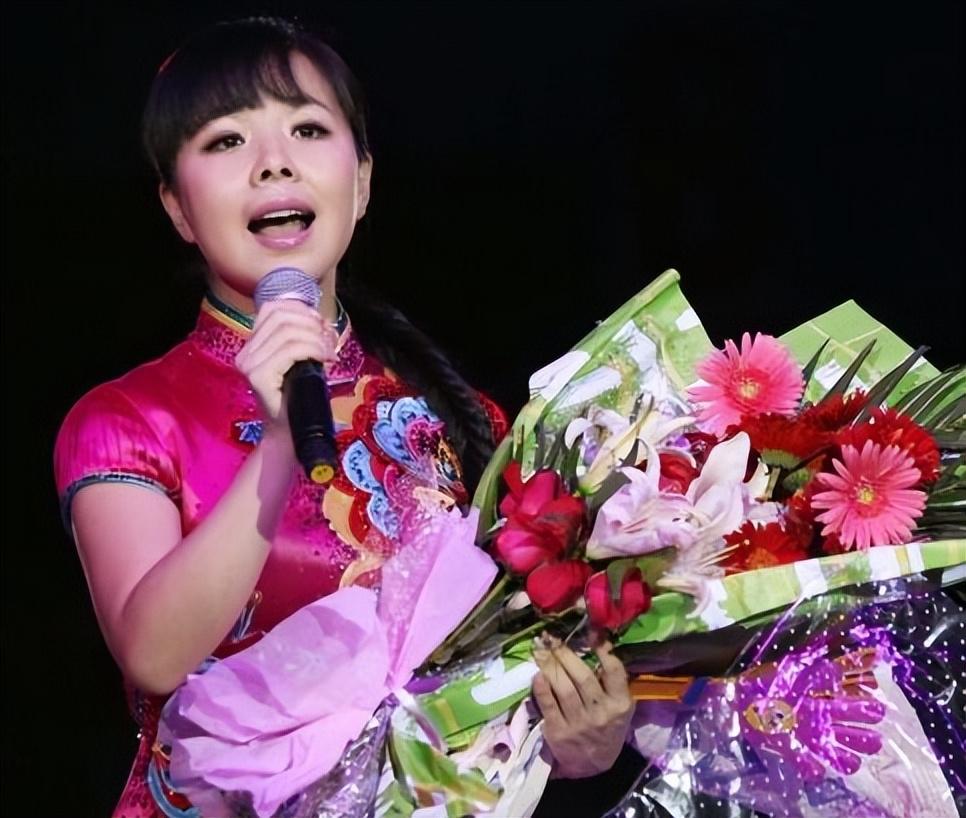 回顾著名歌手王二妮年薪百万却嫁平凡丈夫如今过的怎样了