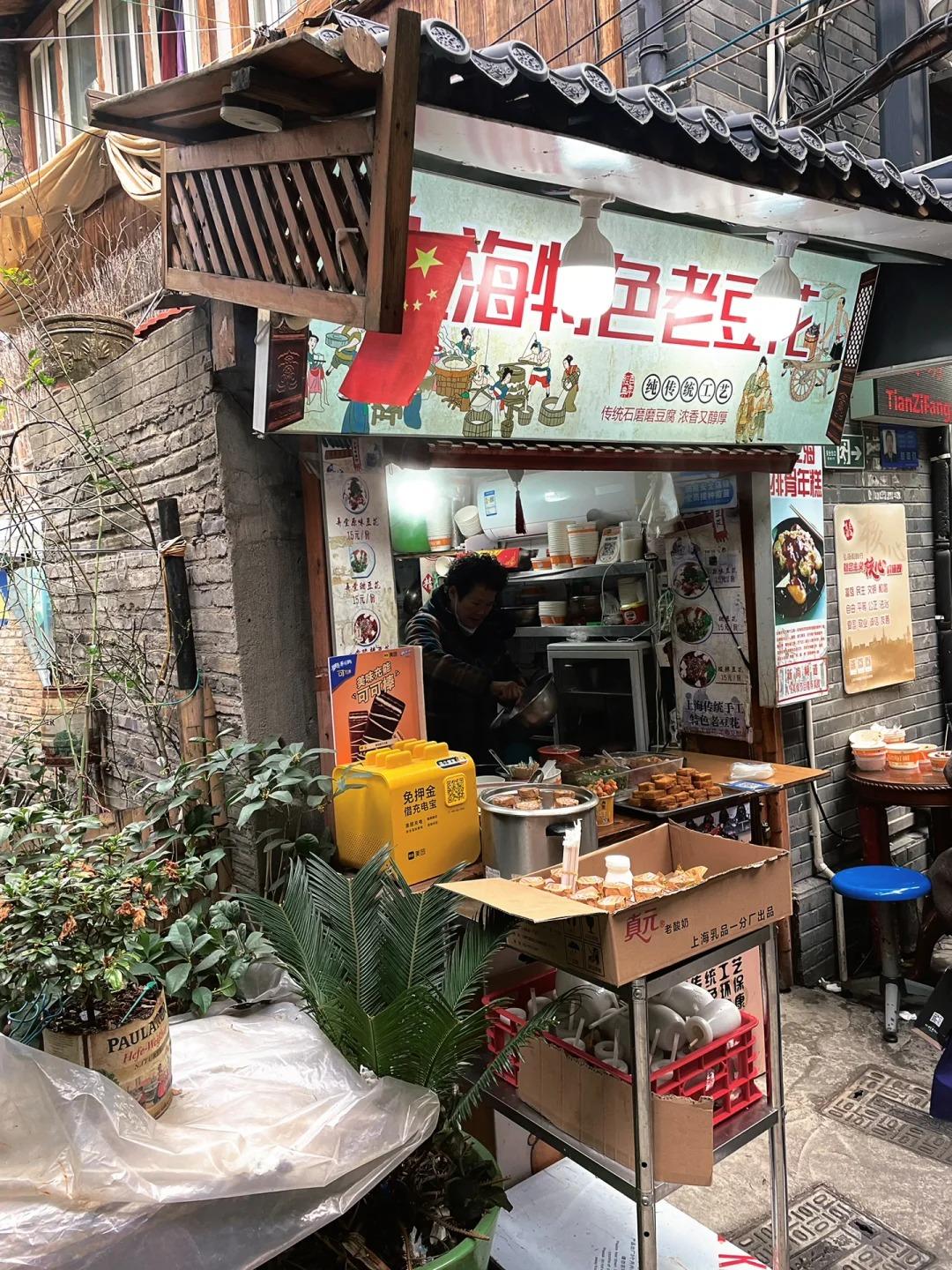 16.让我们举杯,敬所有勤奋守望的摩登都市男女.