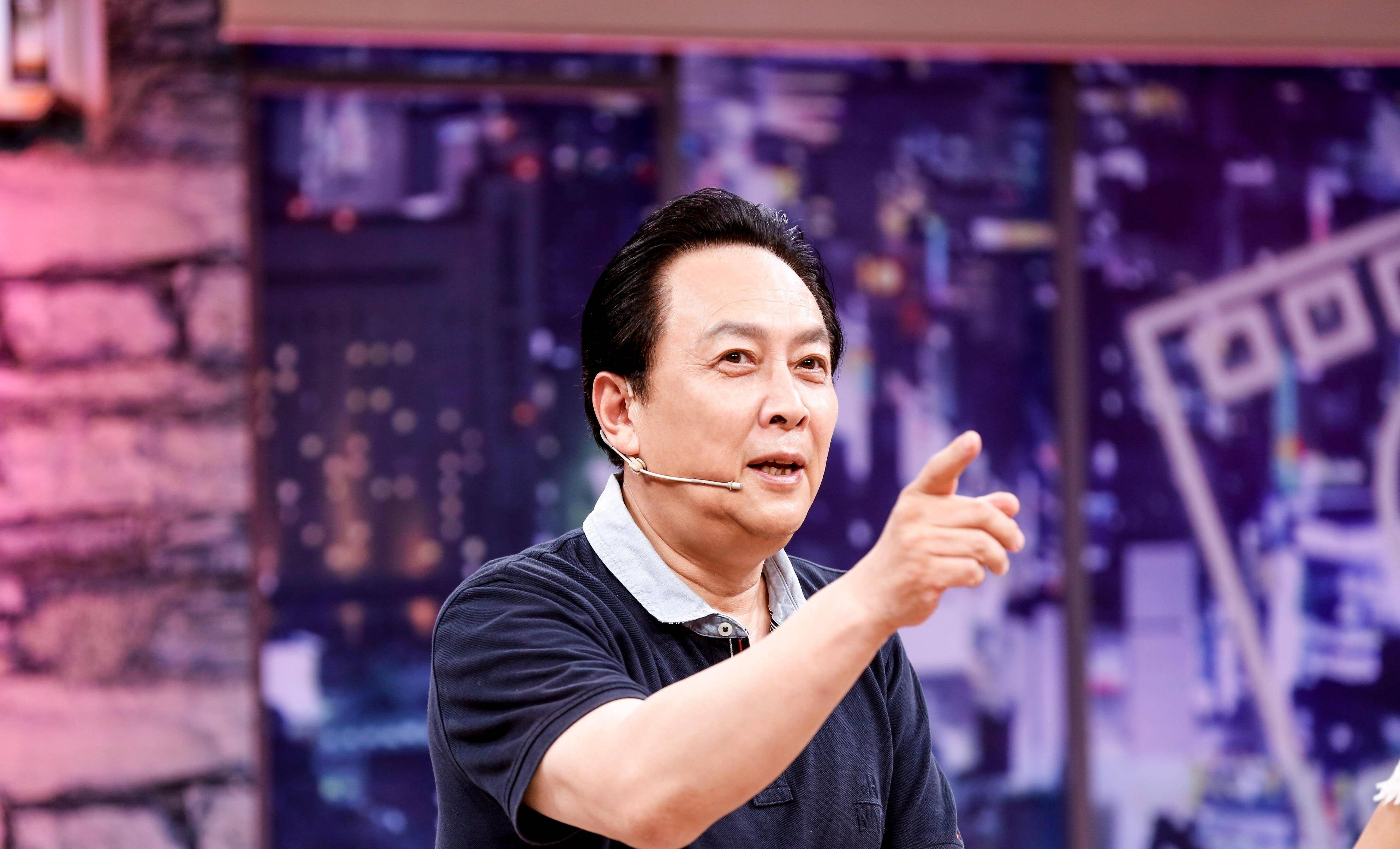 回顾唐国强国内淘金妻儿在国外花为残疾儿子的婚恋担心