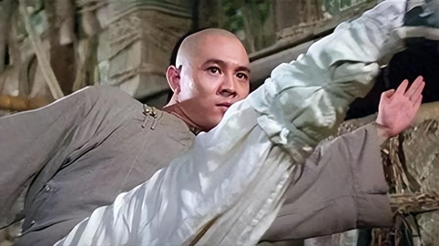 回顾李连杰一见利智就抛弃妻女自诩真爱的他们如今怎样了