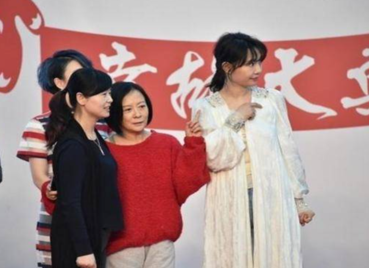 回顾王京花丈夫是演员董志华结婚30年被宠成宝儿子是她骄傲