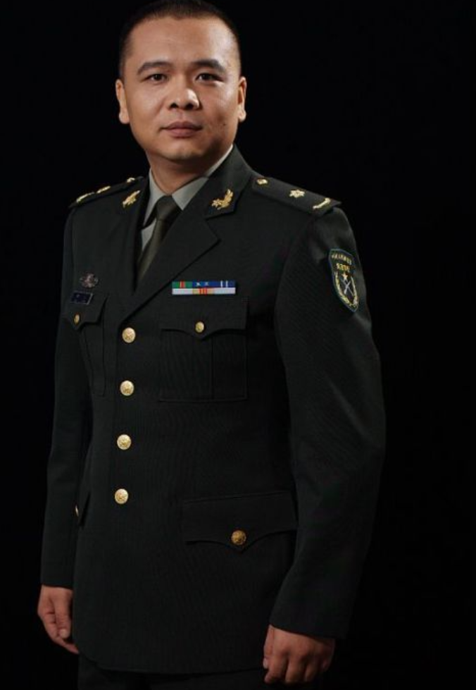 作为一位典型的东北姑娘,侯梦莎身高一米六九,活泼开朗.