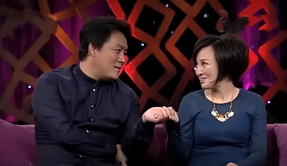 他的弟弟就是演员杨志刚 ,阴差阳错开始演戏,出道多年,参演自己哥哥的