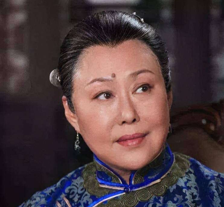 对于丈夫的言行,斯琴高娃很是失望,在春节过后,便选择和孙天相办理了