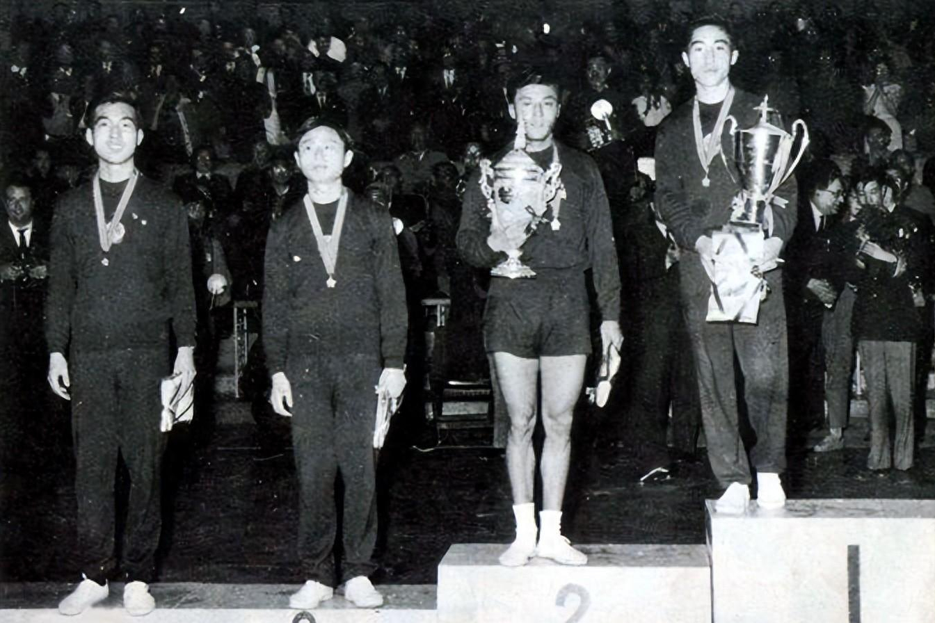 回顾乒坛美男子李富荣娶舞蹈演员为妻如今儿子是帅哥演员