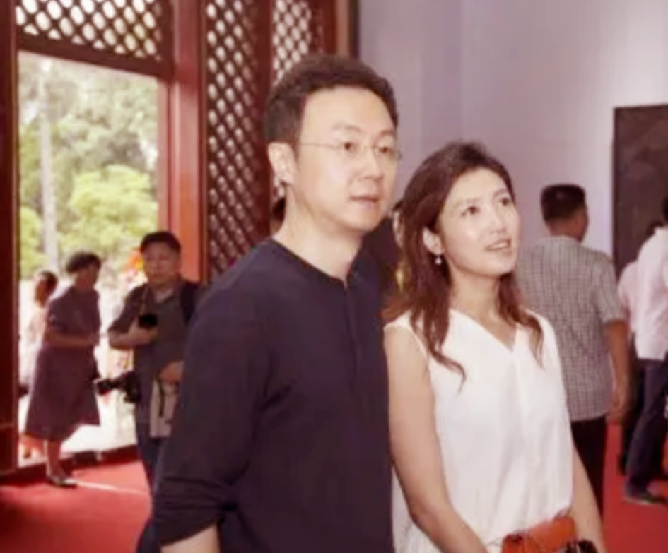 回顾主持人春妮坚持丁克17年后因婆婆一举动41岁当了妈妈