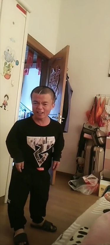 13年18岁少女爱上河南12米侏儒不顾父母反对私奔现状如何