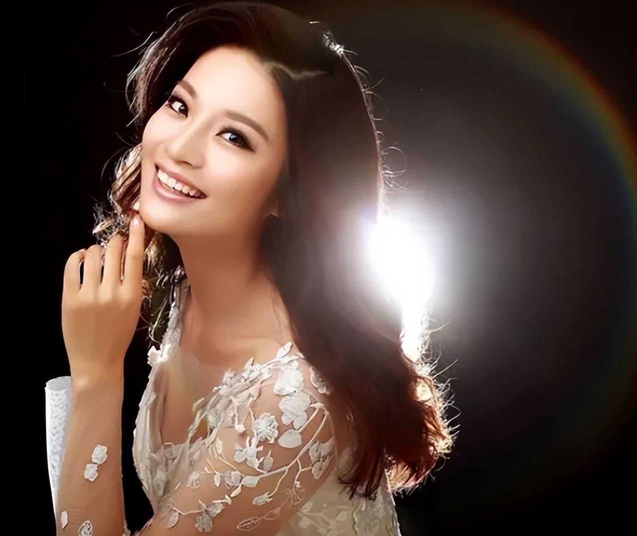 回顾孟盛楠从兰州走出的央视美女主持人男友在雾中迷路了