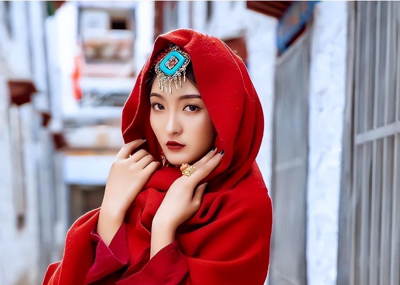 回顾藏族女孩丁珠虫草当辣条藏獒当保镖自备千万嫁妆无人敢娶