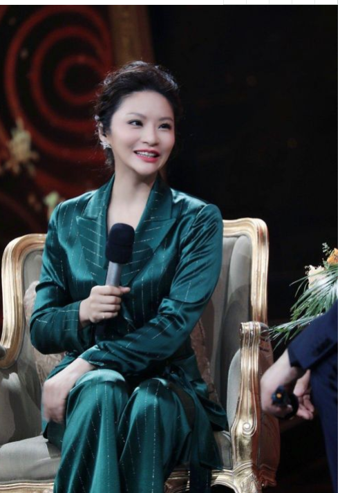 回顾孟盛楠从兰州走出的央视美女主持人男友在雾中迷路了