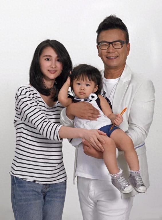 后来也是透露出自己想要搬家的想法,不仅仅是为了迎接二胎到来的准备