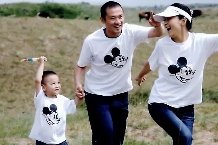 回顾黄志忠为新欢抛家弃子儿子的疏远让他悔恨不已现他还好吗