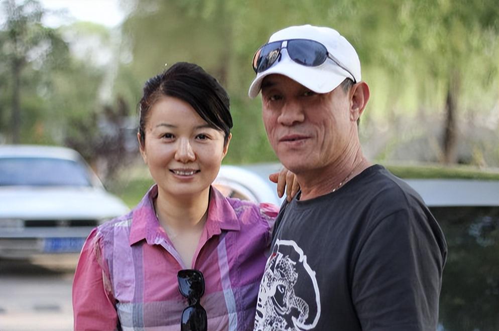 回顾郑卫莉前夫赵君20年坚持不娶全心陪伴儿子前妻再嫁杜淳父亲