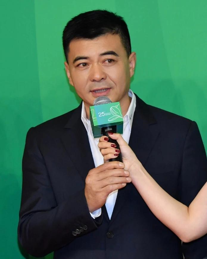 回顾王新军家人相继离世如今的我不敢老去还要照顾老母亲