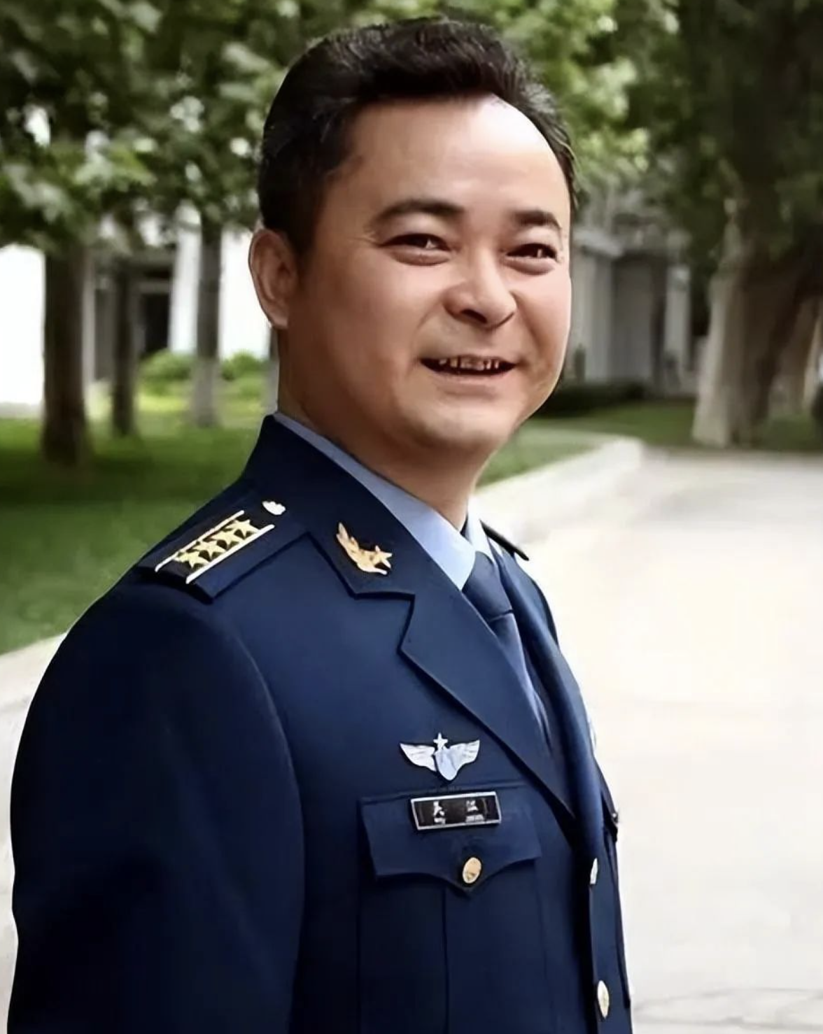 对于祝新运来说,他的人生其实一直都很幸运,从小就成为知名童星,遇到