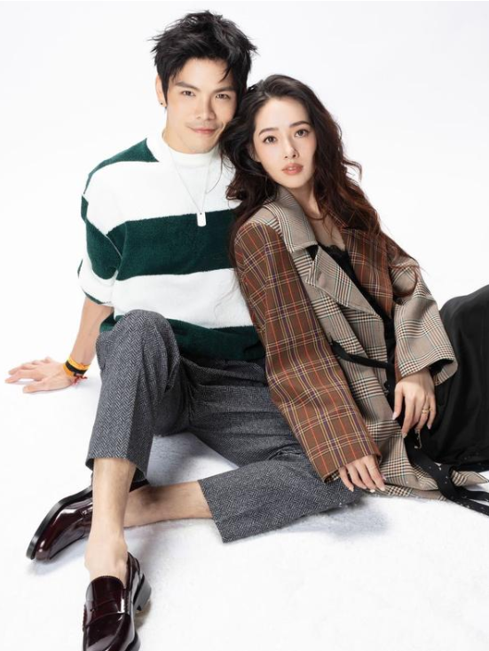 郭碧婷还没有出现在向佐的生活中时,向佐的情感经历可谓是丰富多彩.