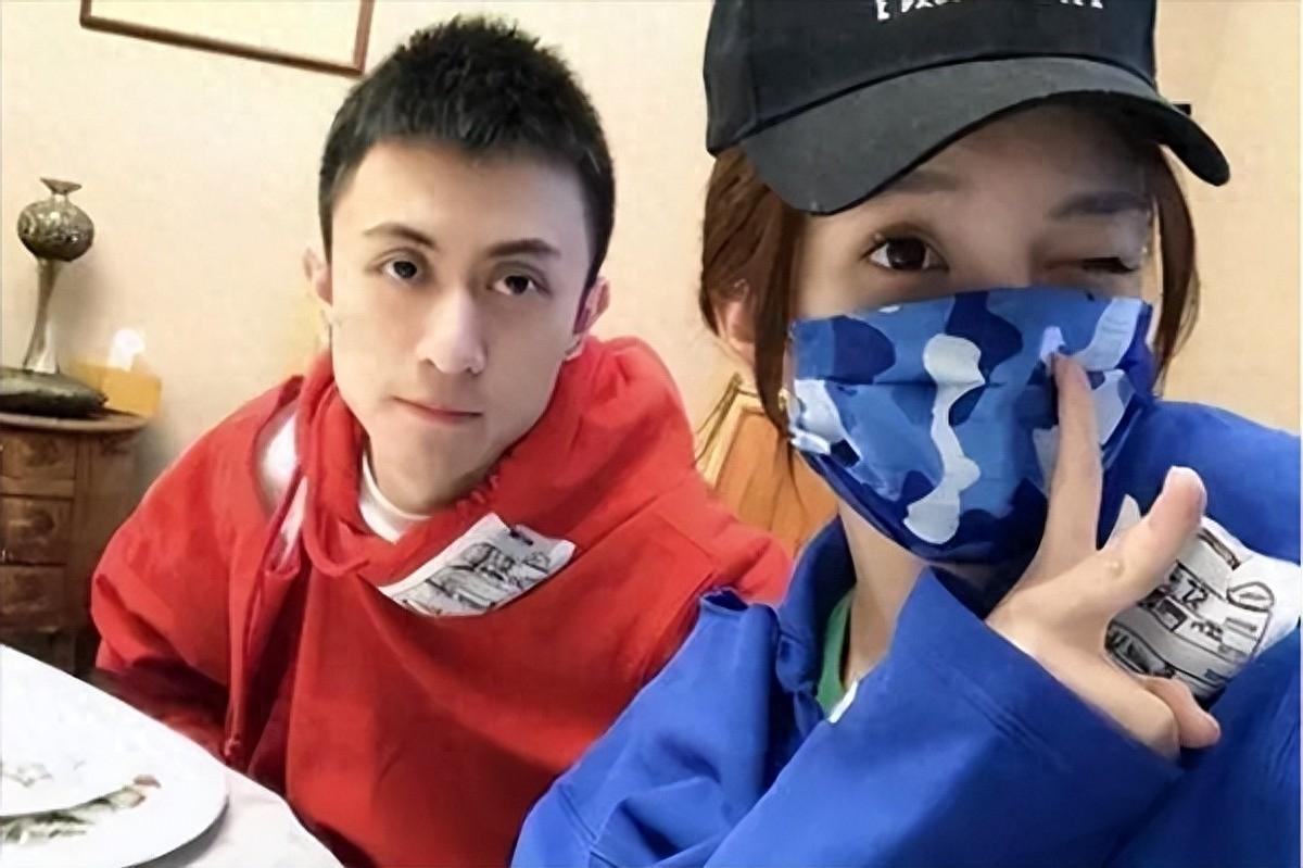 回顾沪上皇秦奋手戴1000万名表坐3亿私人飞机他到底啥来头