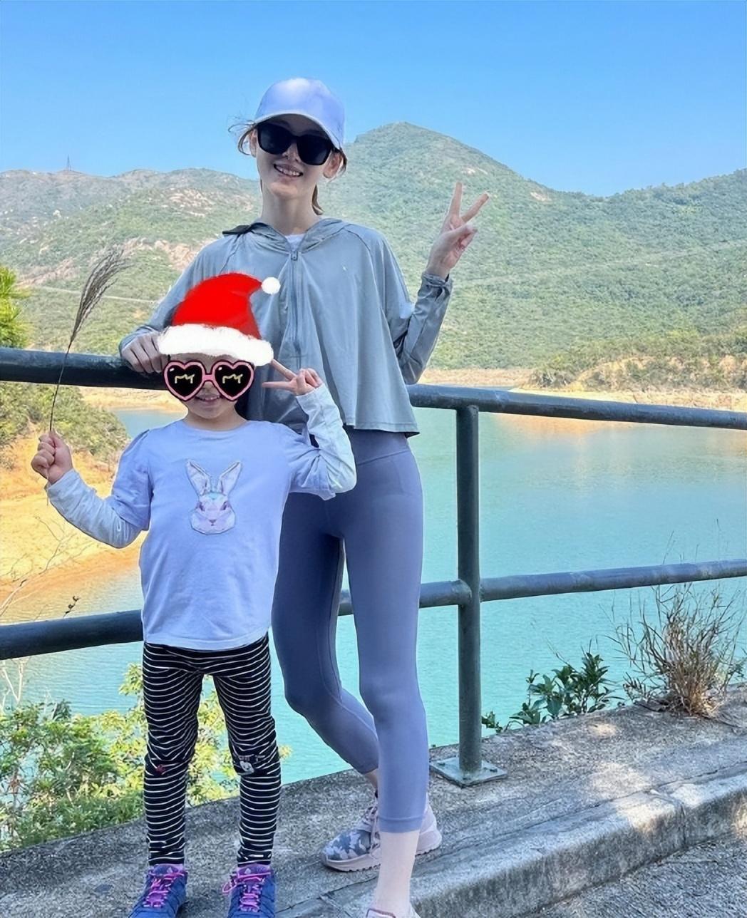 回顾京东老板娘章泽天30岁千亿身家凭什么挤走刘强东初恋