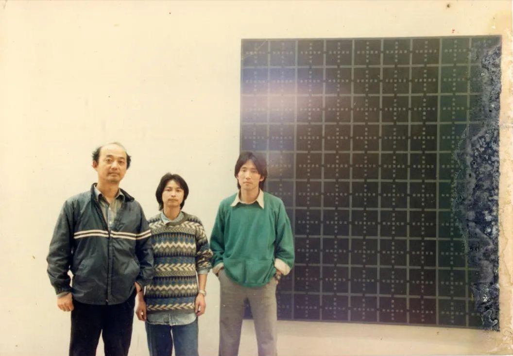 他就是丁乙,原名丁荣,1962年出生于上海.