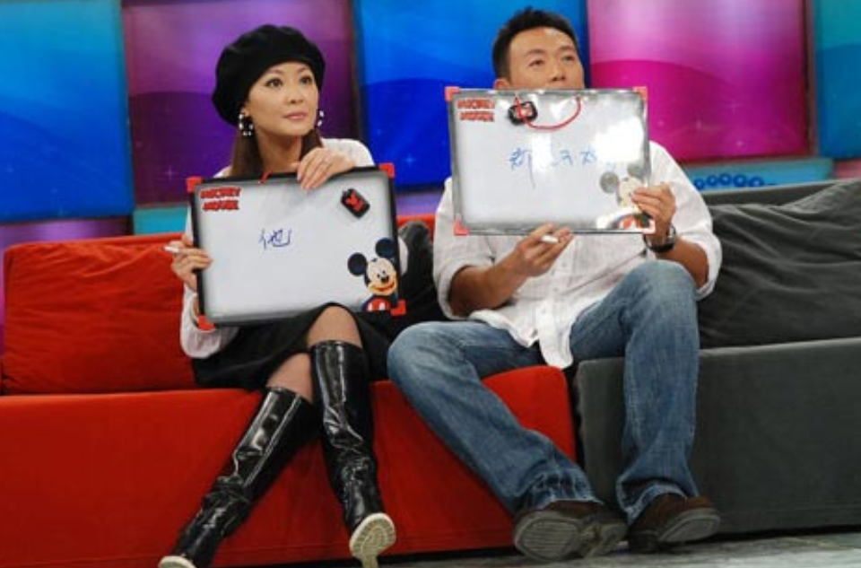 大学的时光总是短暂而又美好的,在不知不觉中王小骞与谭江河也快要