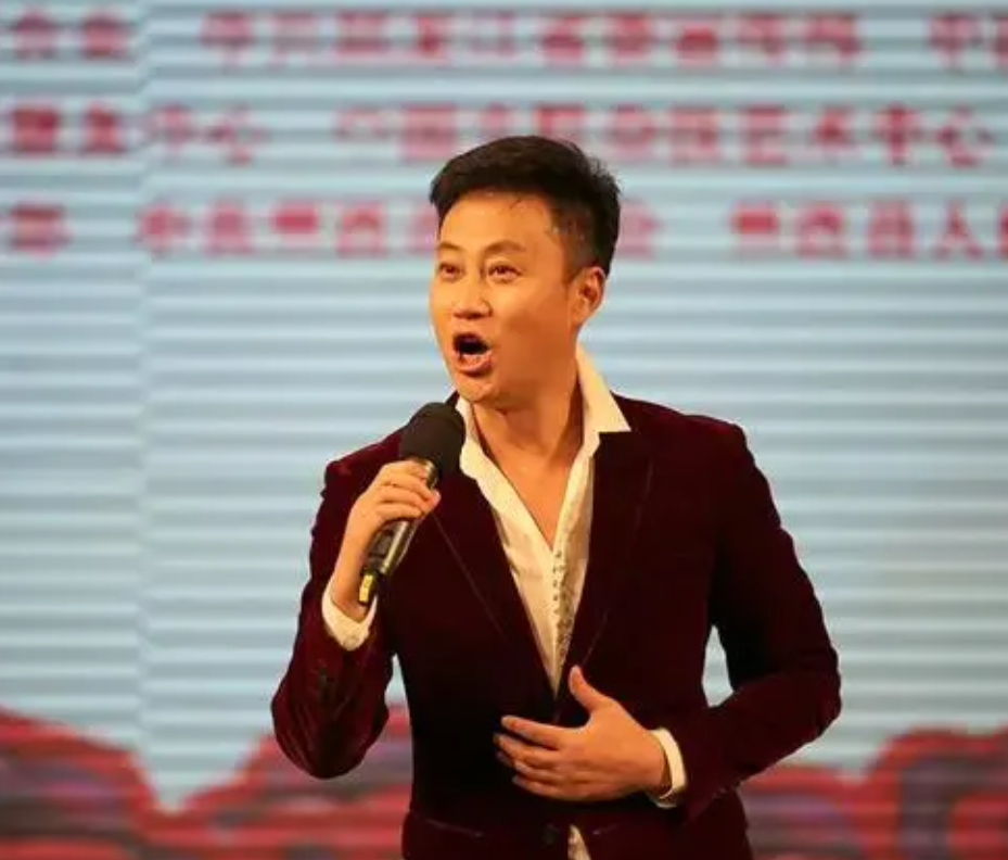回顾耿为华宠妻15年却被抛弃离婚时抱着女儿痛哭今仍单身