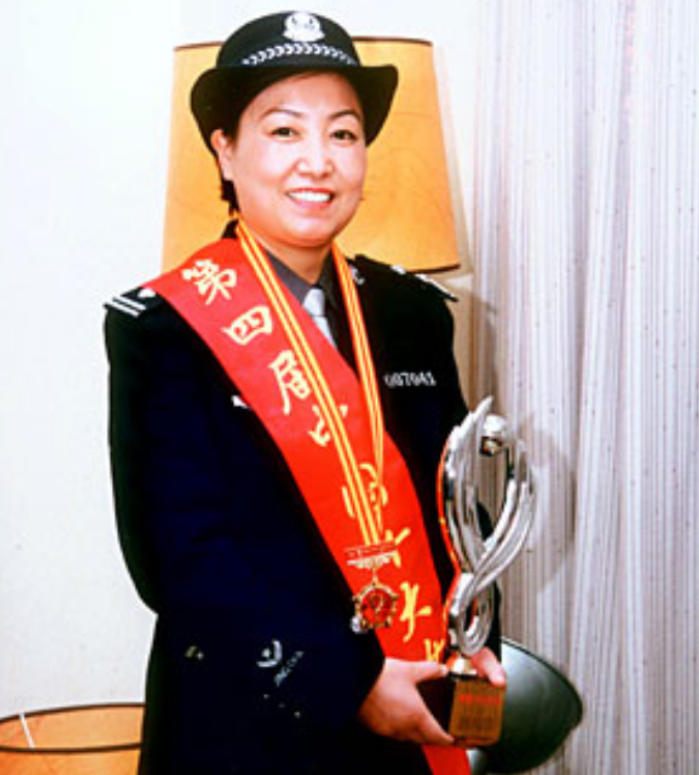 回顾任长霞意外身亡后丈夫四年后也离世儿子继承了她的遗志