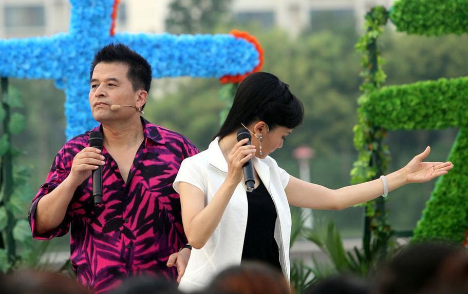 回顾于文华再婚嫁未婚小伙没有共同的孩子她幸福吗