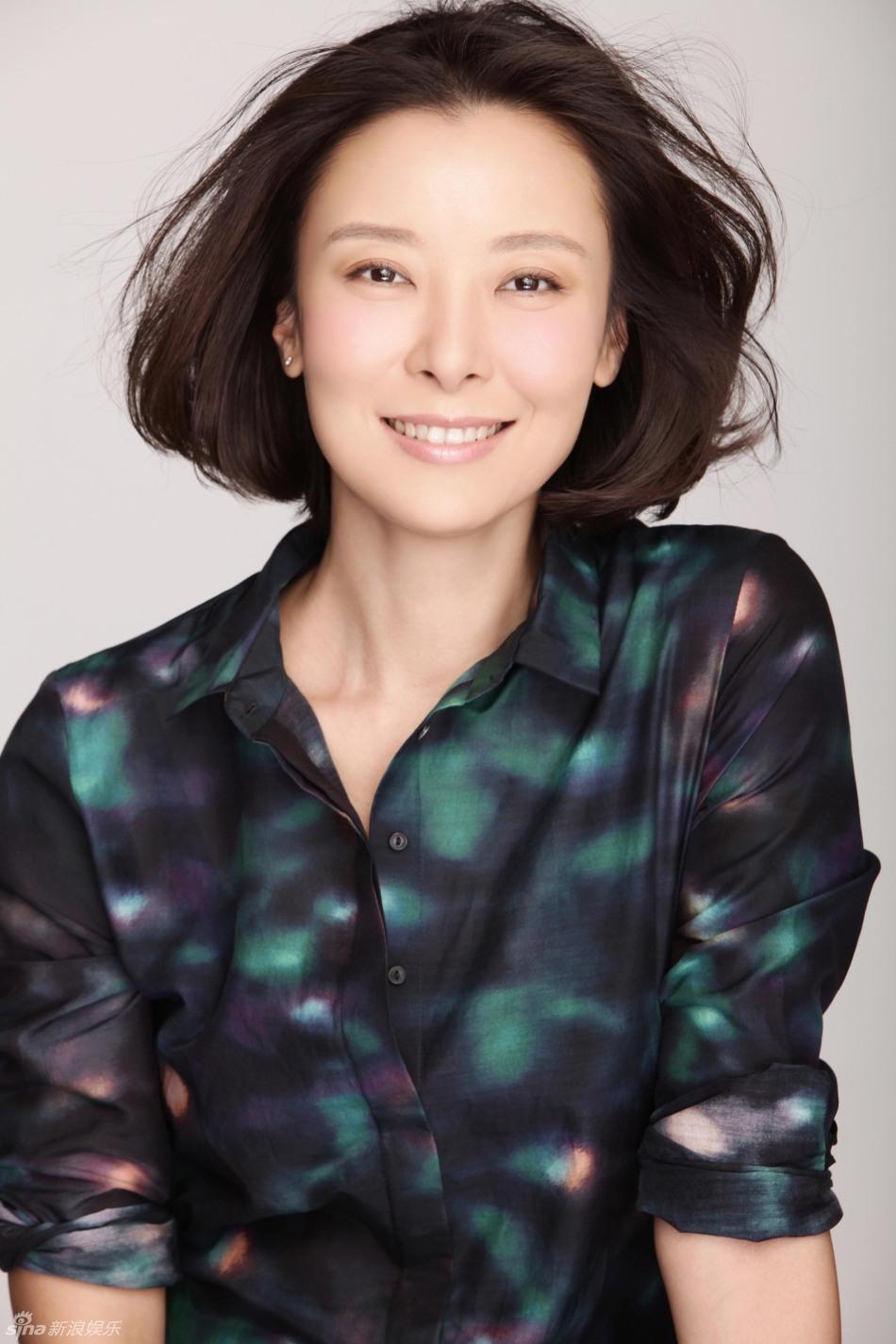 回顾柯蓝年少成名23岁年薪百万感情生活从不间断今依然单身