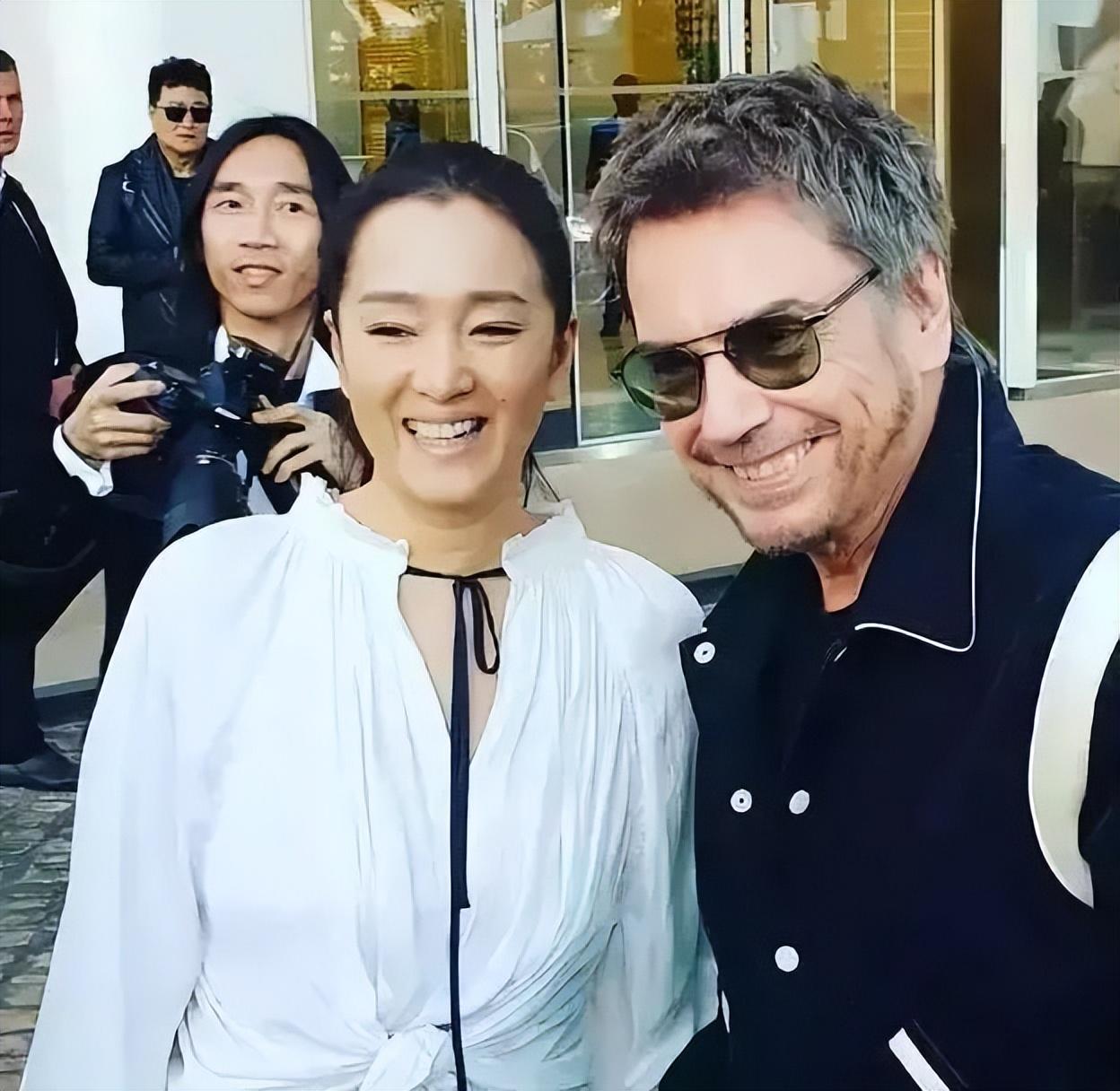 回顾巩俐嫁70多岁法国老头甘愿成为他第四任妻子她在追求什么