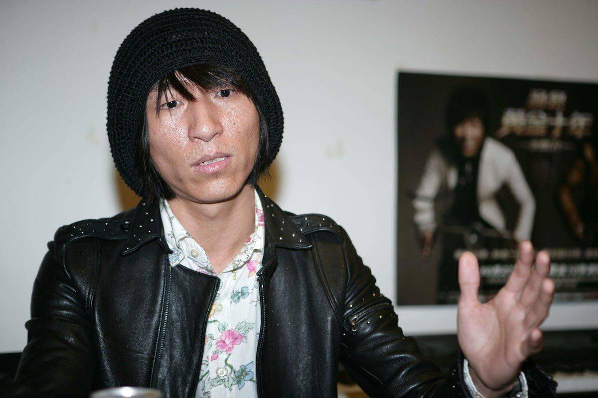 出道后的"羽泉"组合更是在当时红遍大街小巷,当年的他是当之无愧的"