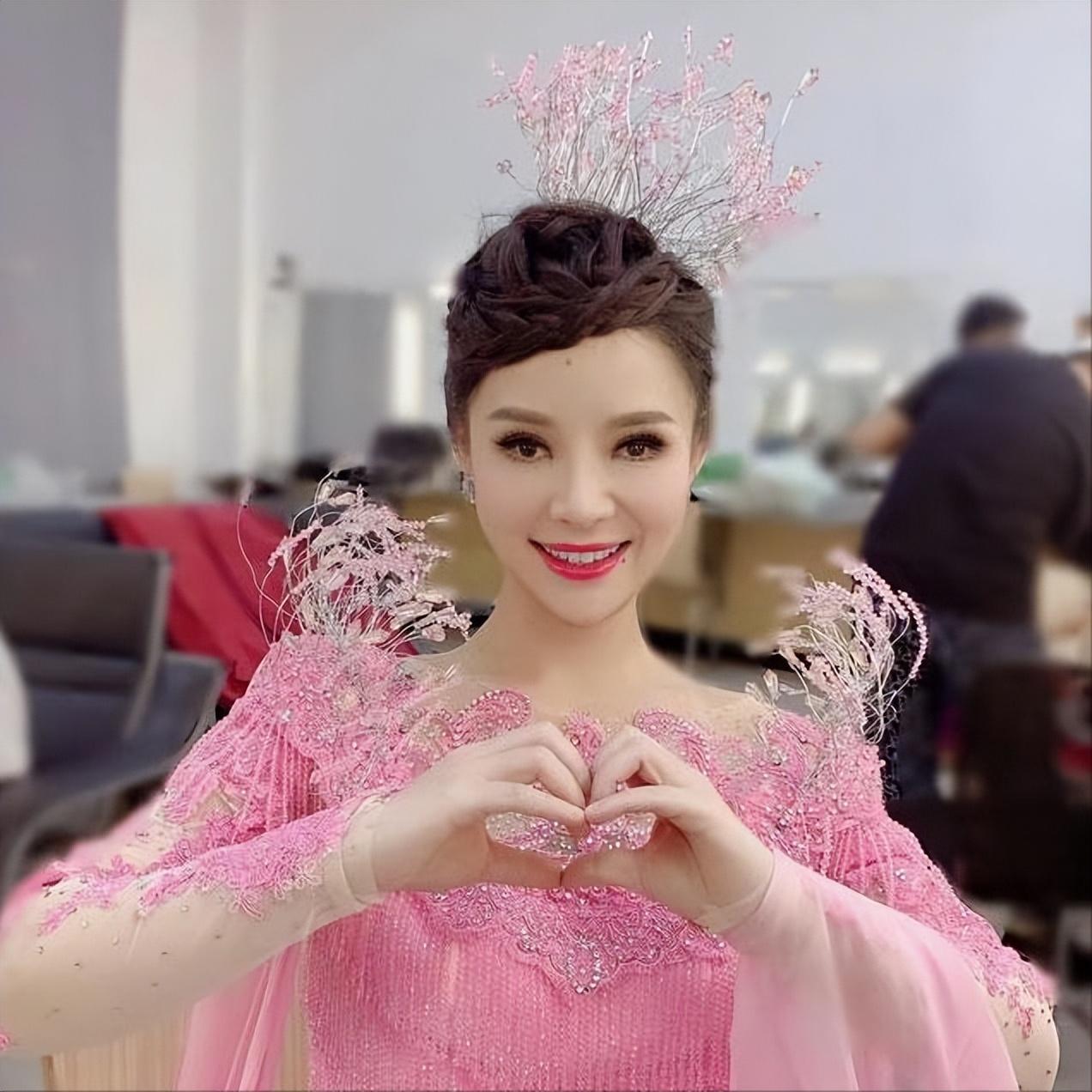 回顾盲人歌手刘赛成名后拒绝抛弃农村丈夫现丈夫成她的骄傲