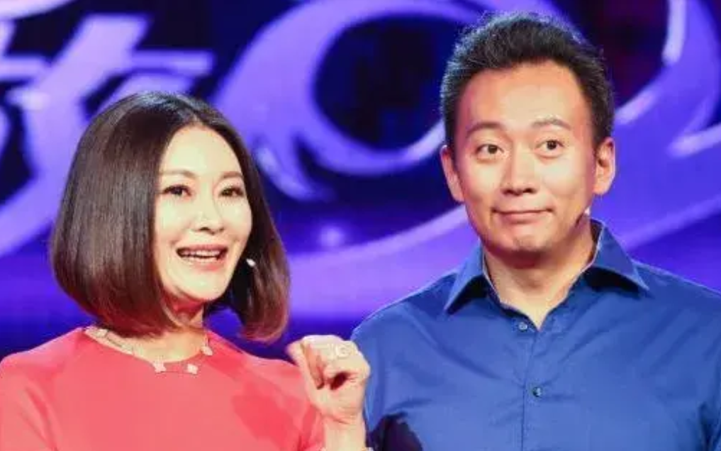 回顾前央视主持王小骞与丈夫丁克婆婆用一妙计让她有了女儿