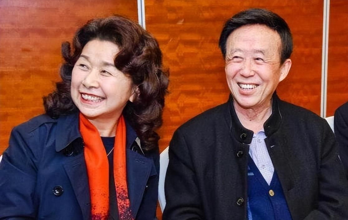 回顾艺术家田连元晚年痛失公务员儿子他和老伴将儿媳当女儿