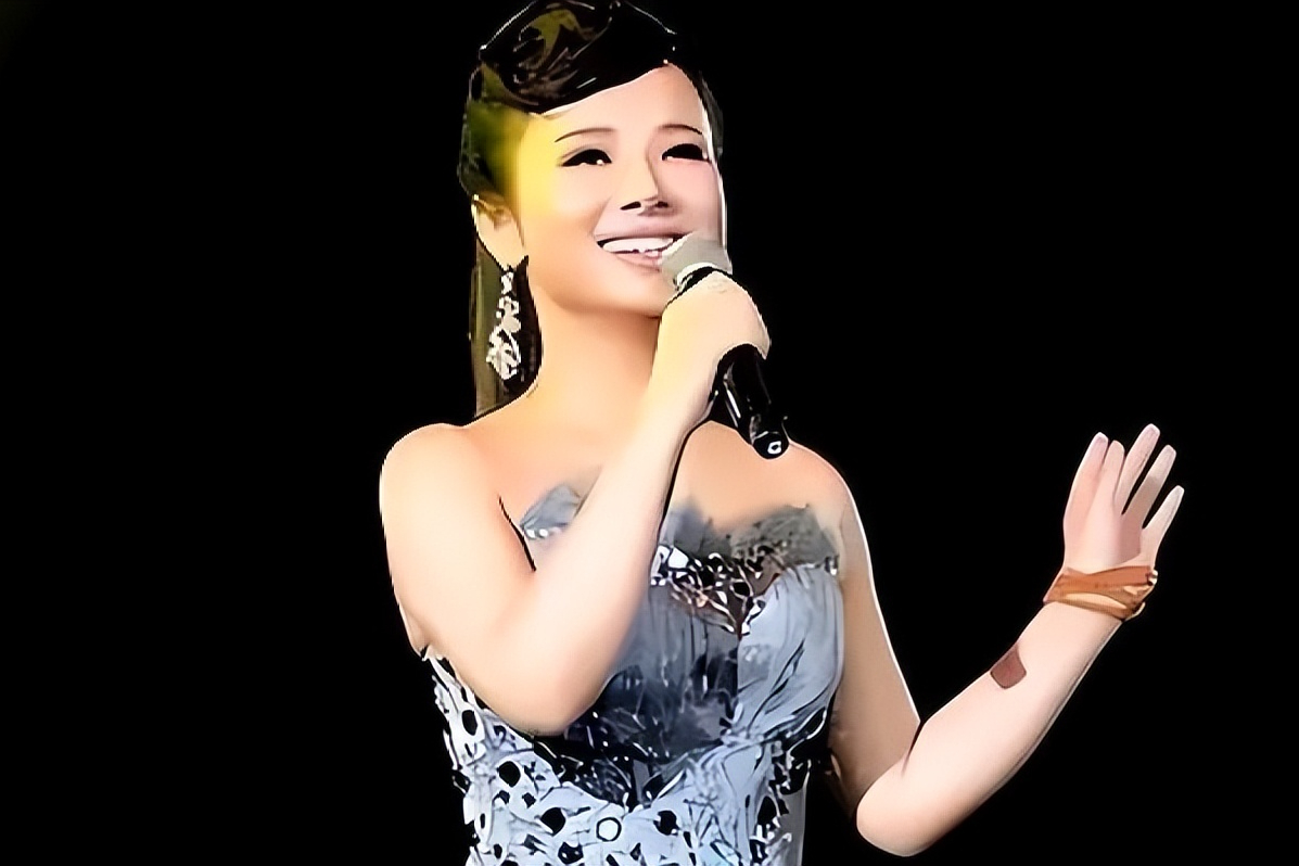 回顾盲人歌手刘赛成名后拒绝抛弃农村丈夫现丈夫成她的骄傲