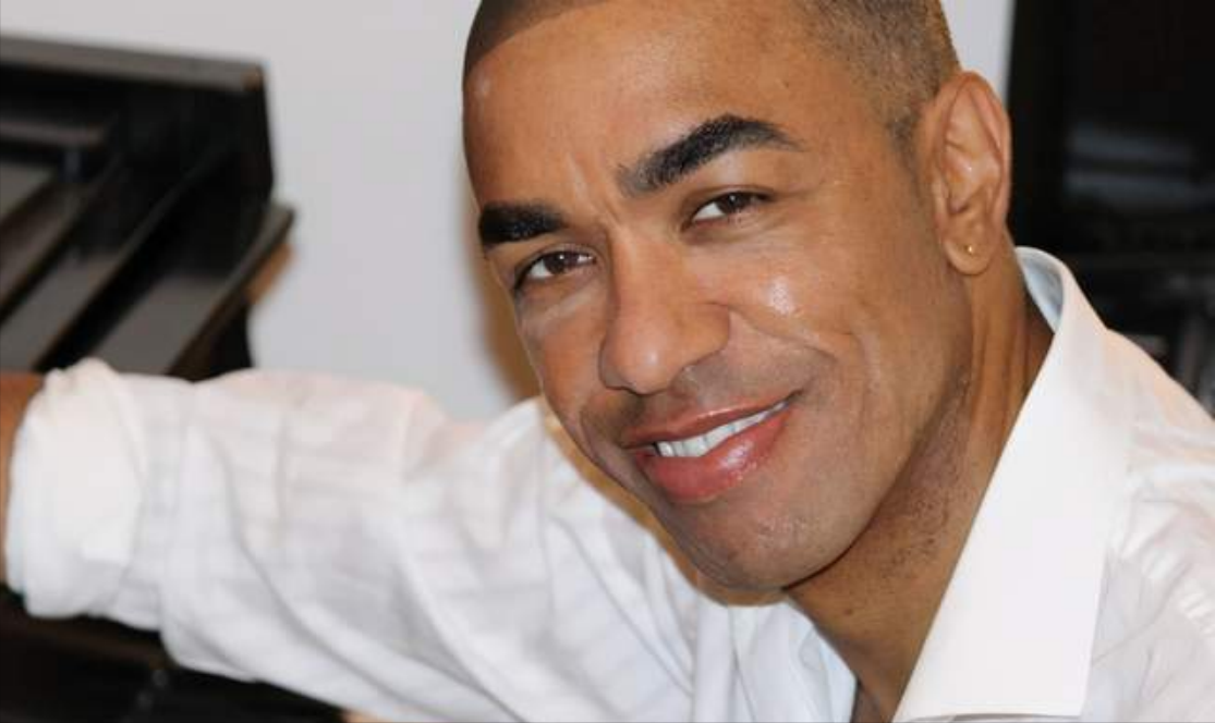 奥巴马出生在美国夏威夷,他的母亲安·邓纳姆是一位土生土长美国白人